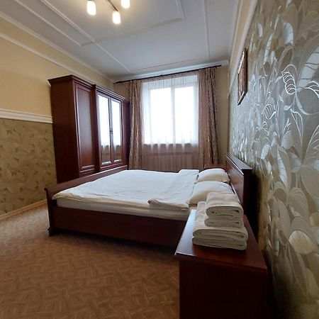 Двокімнатні Апартаменти У Центрі Lutsʼk Екстериор снимка
